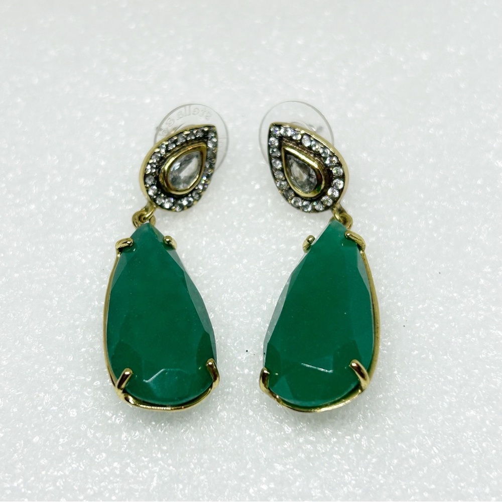 Stella & Dot Emerald Green and Gold Teardrop Earrings